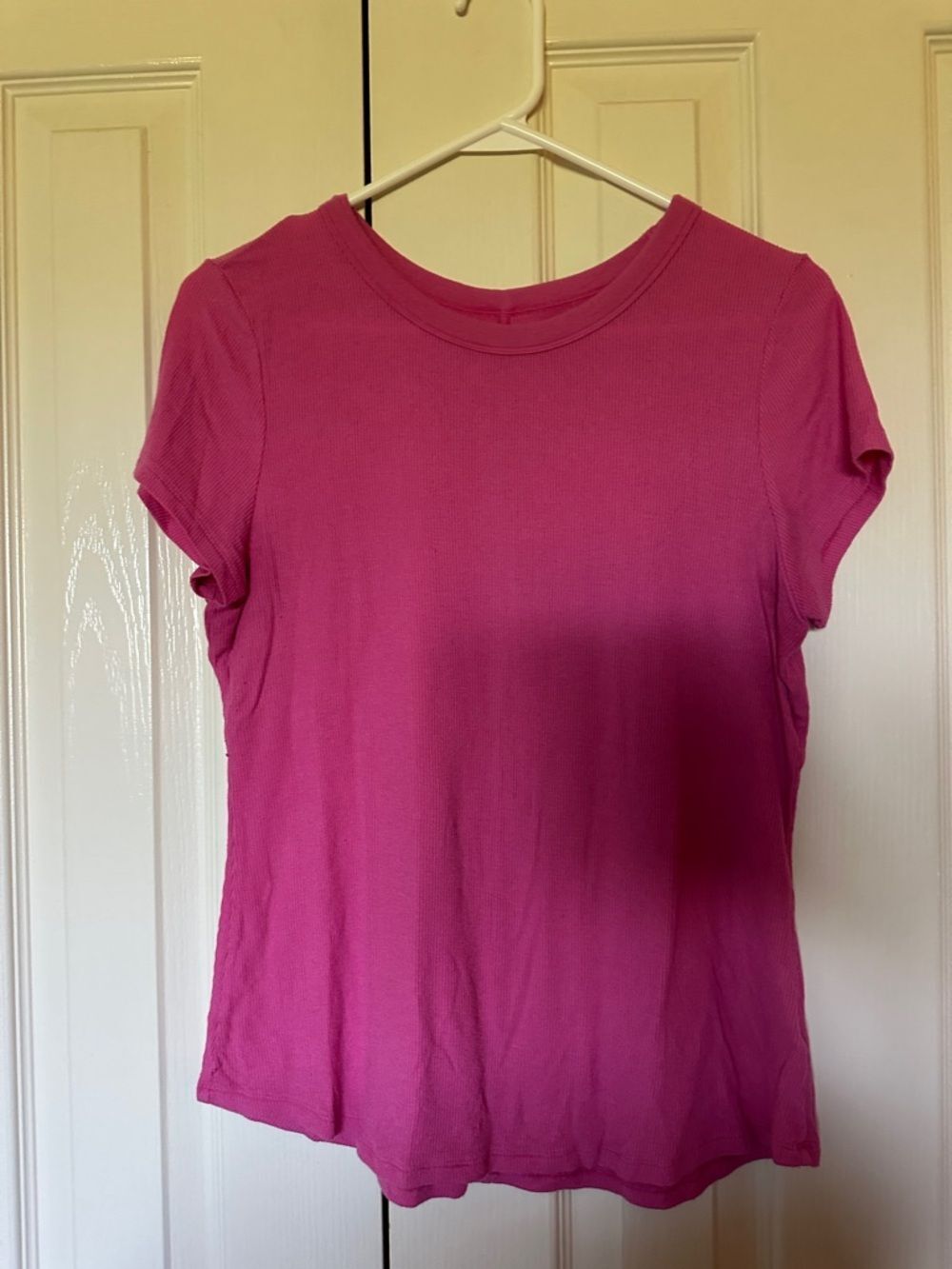 American Eagle Outfitters Bright Pink Short Sleeve Crewneck Tee